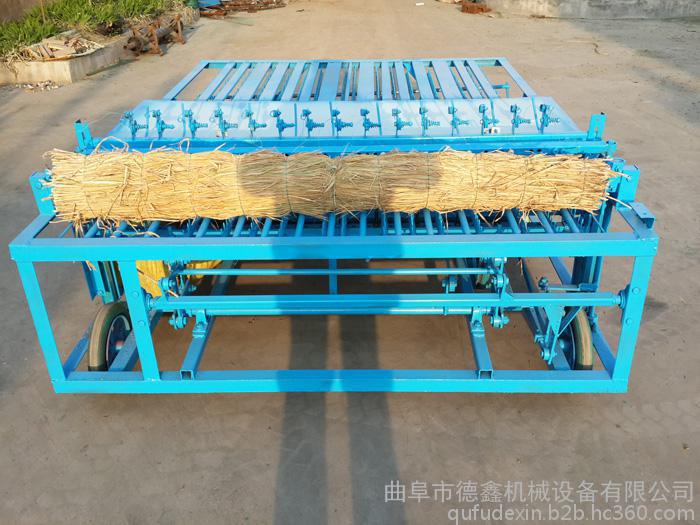 供應(yīng)優(yōu)質(zhì)品牌德鑫大型草簾加工設(shè)備 直銷大型大棚保溫草簾加工設(shè)備 德鑫草簾機