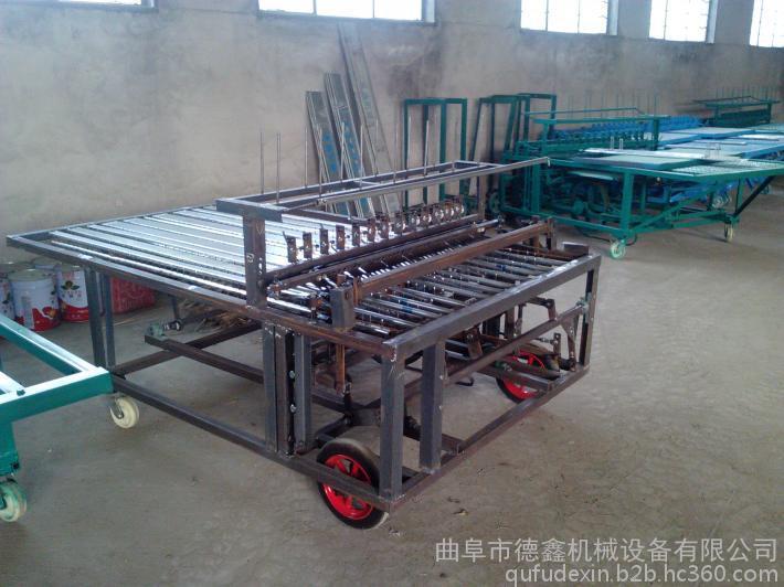 供應(yīng)優(yōu)質(zhì)品牌德鑫大型草簾加工設(shè)備 直銷大型大棚保溫草簾加工設(shè)備 德鑫草簾機