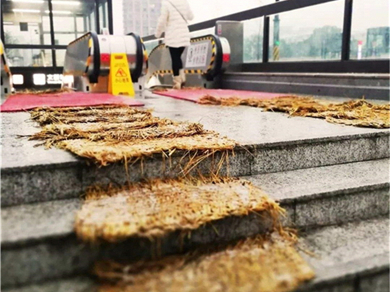 選購草袋廠家的注意事項(xiàng)和技巧