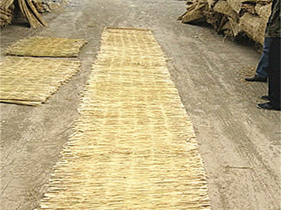 草簾在鐵路運輸中的安全保障作用 草簾在鐵路運輸中的安全保障作用