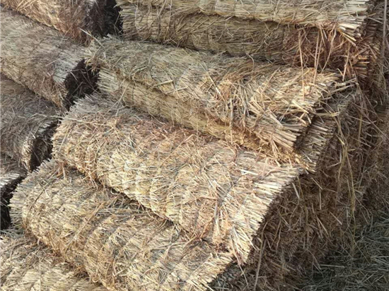 如何根據(jù)種植方式選擇草苫規(guī)格？助您提高農田效益