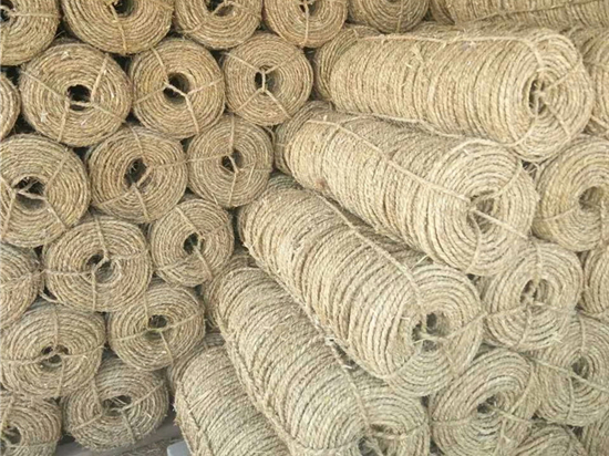 園林綠化草繩廠家：履行社會(huì)責(zé)任的典范